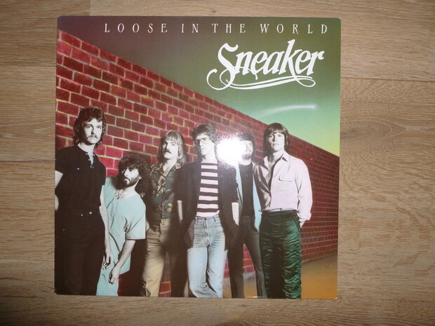 Sneaker - Loose in the world