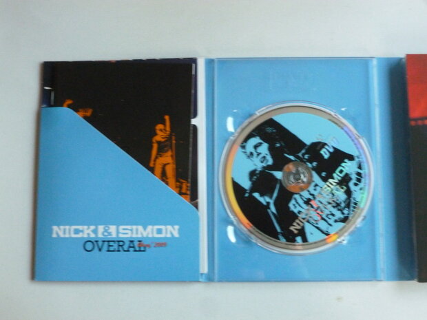 Nick & Simon - Overal Ahoy 2009 (2 CD + DVD) + boekje, poster (gesigneerd)